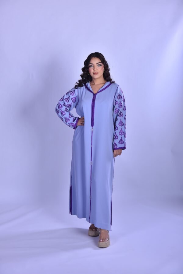 Djellaba Moderne Lavande à Broderies Violettes