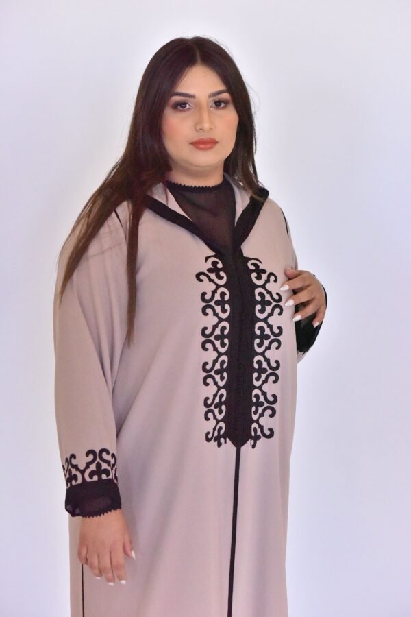 Djellaba Beige Élégance à Broderies Noires